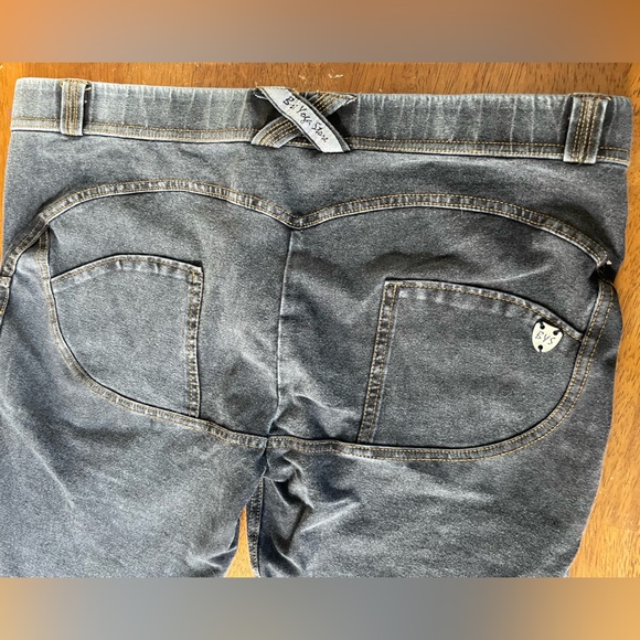 Booty lifting grey jeggings - Picture 11 of 13